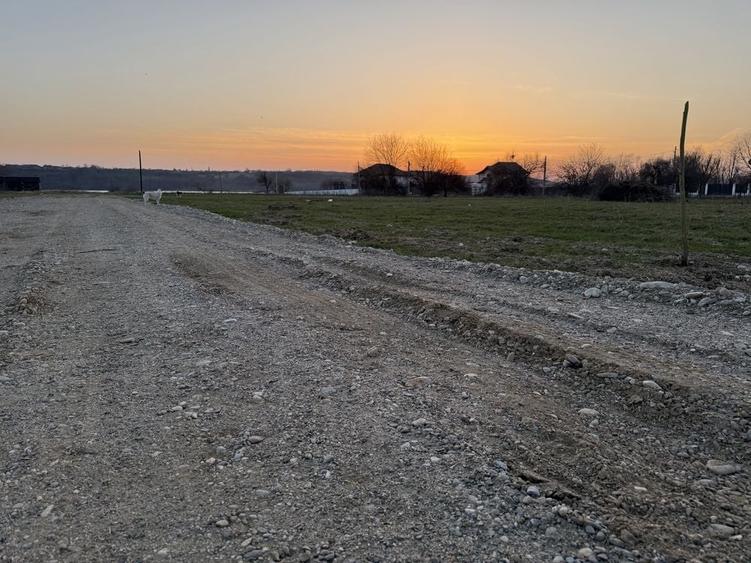 Teren de 652 mp, în Șimian