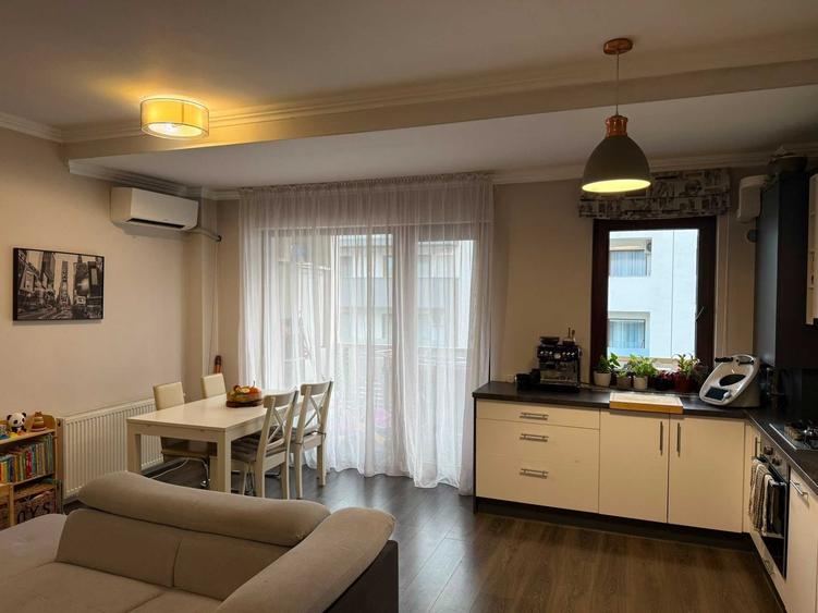 Apartament cu 2 camere decomandat în Plopilor