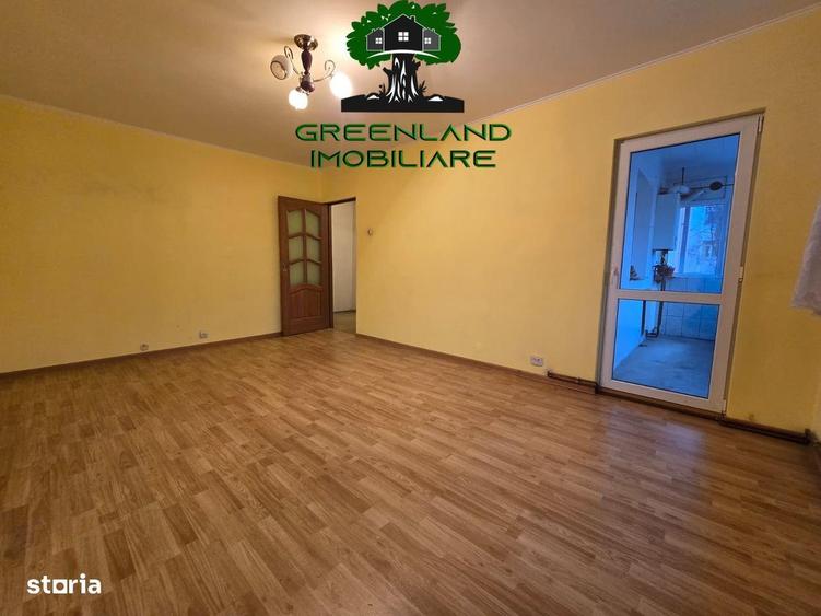 Apartament cu 3 camere decomandat în Nicolina