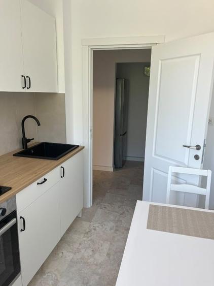 Apartament cu 3 camere semidecomandat, mobilat în Baba Novac