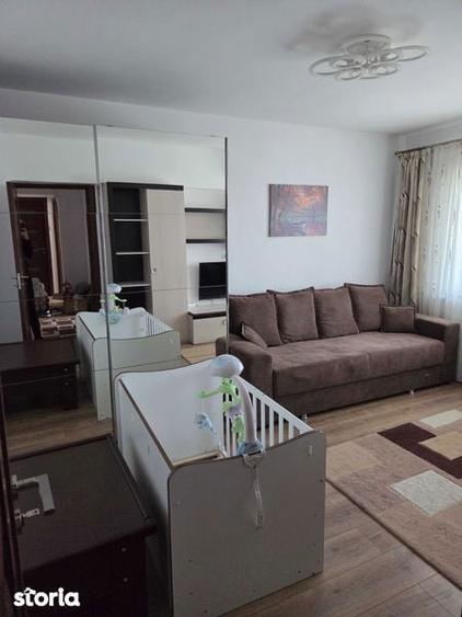 Apartament cu 4 camere decomandat în Orașul de Jos