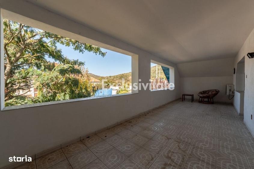 Casă cu 4 camere în Dârmănești