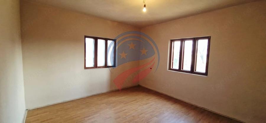 Casă cu 3 camere cu Teren 7952 Mp în Brădești