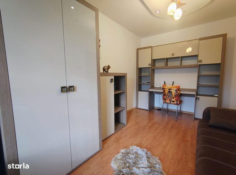 Apartament cu 3 camere decomandat în Albești