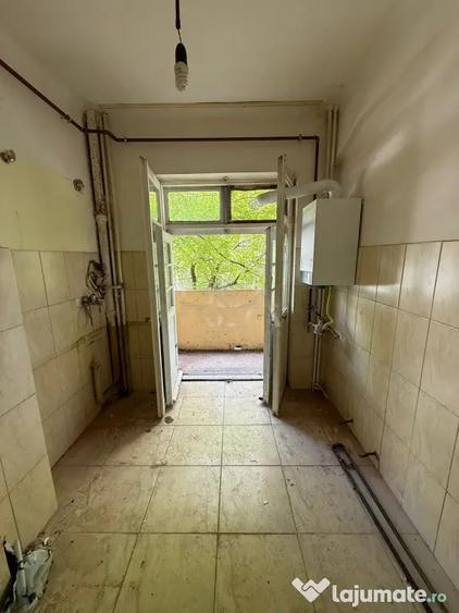 Apartament cu 2 camere decomandat, mobilat în Regie