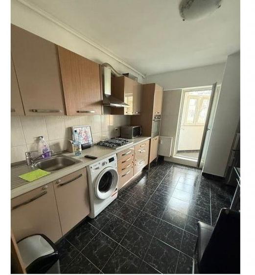 Apartament cu 3 camere decomandat în Tineretului