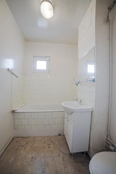 Apartament cu 4 camere decomandat în Colentina