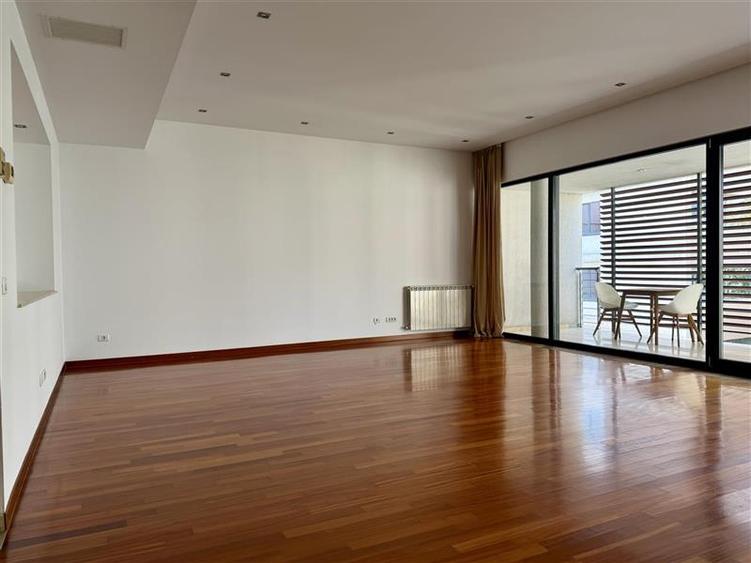 Apartament cu 4 camere decomandat în Dorobanți
