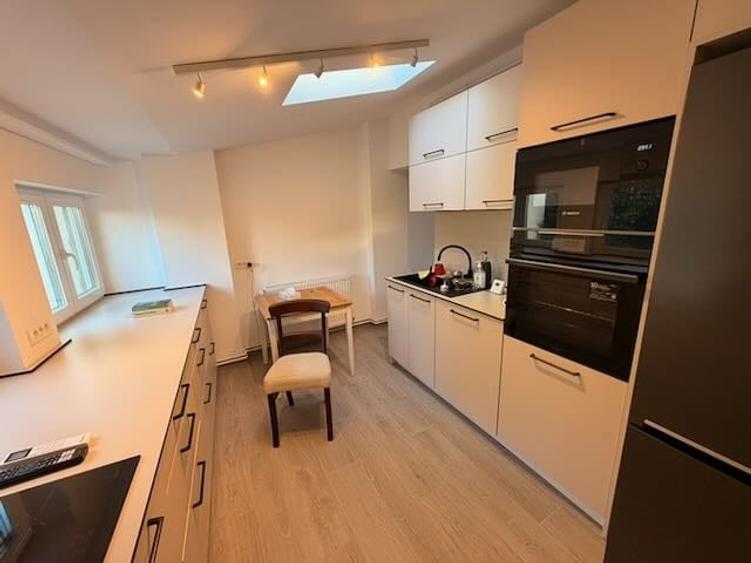 Apartament cu 6 camere decomandat, mobilat în Clucerului