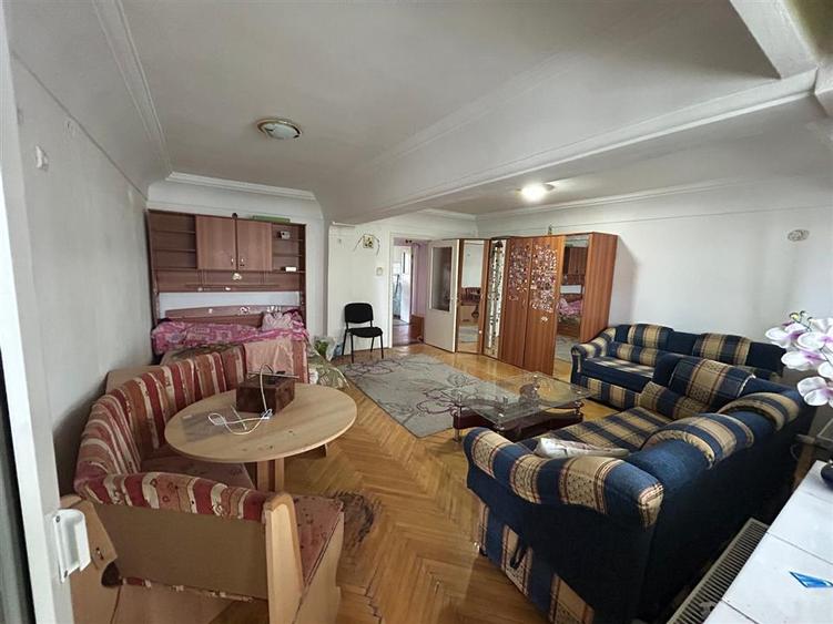 Apartament cu 4 camere decomandat în Central