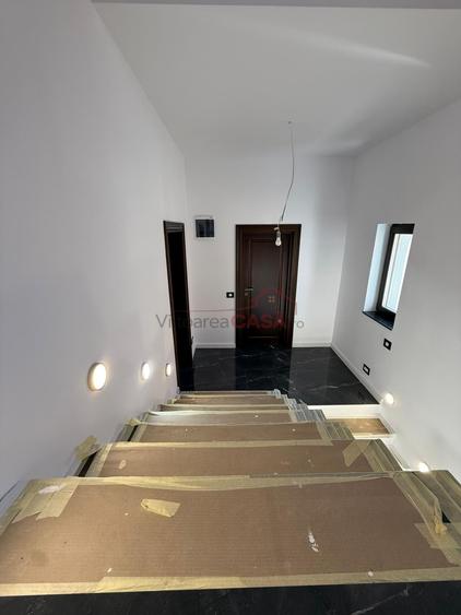 Casă individuală cu 5 camere cu Canalizare în Ozana