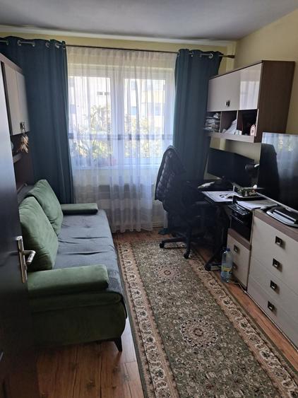 Apartament cu 4 camere semidecomandat în Drumul Carului