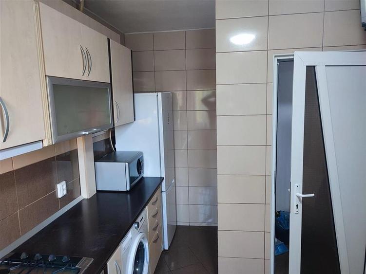 Apartament cu 3 camere decomandat, mobilat în Zimbru