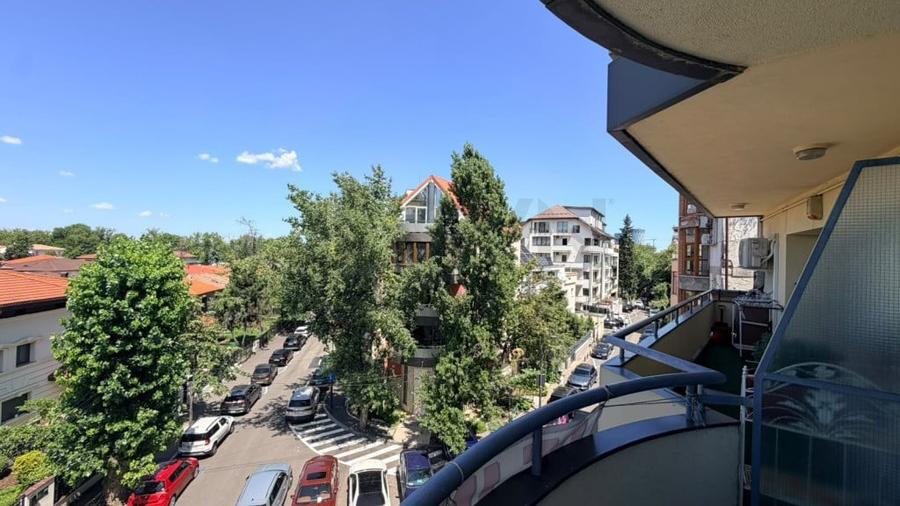Apartament cu 3 camere semidecomandat în Primăverii