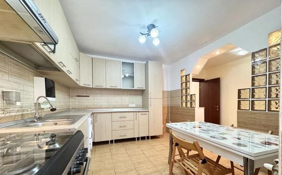 Apartament cu 3 camere, mobilat în Rahova