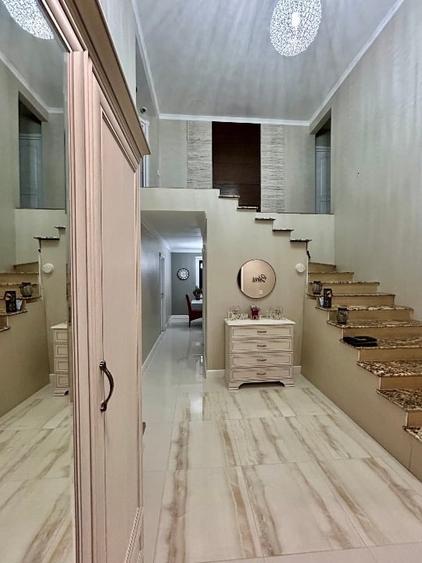 Casă individuală cu 7 camere cu Teren 542 Mp în Centura