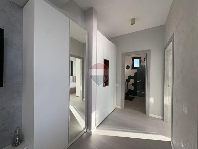 Apartament cu 2 camere semidecomandat, mobilat în Central