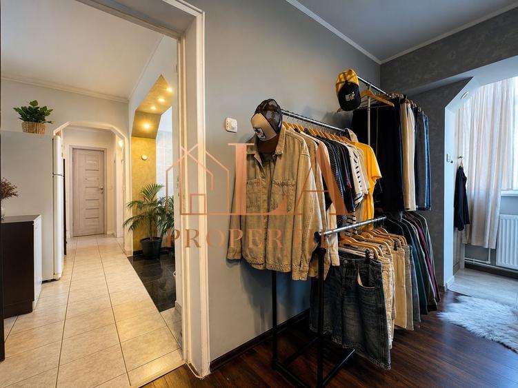 Apartament cu 3 camere decomandat în Drumul Taberei