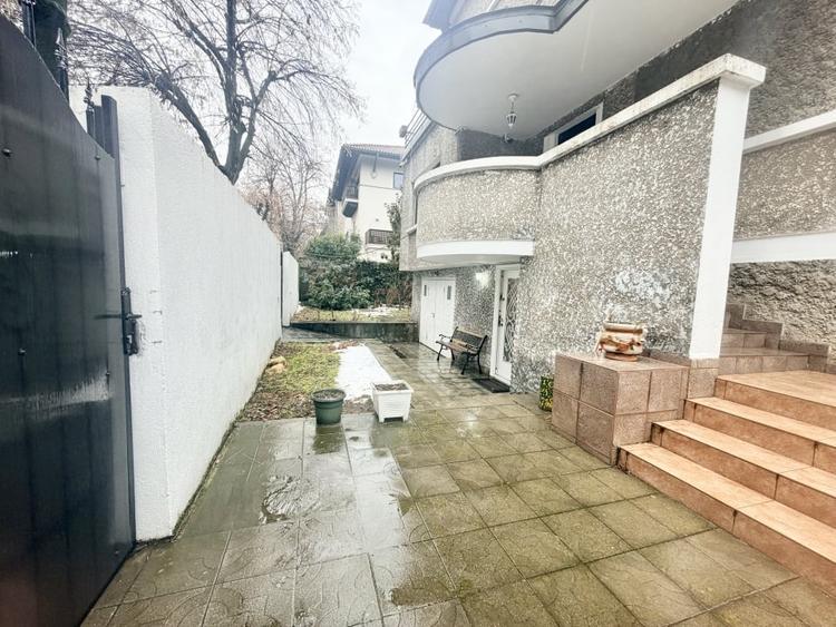 Apartament cu 3 camere decomandat, mobilat în Capitale