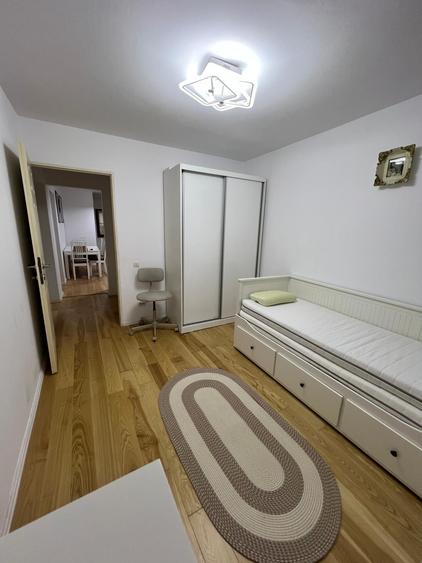 Apartament cu 3 camere decomandat în Liliacului