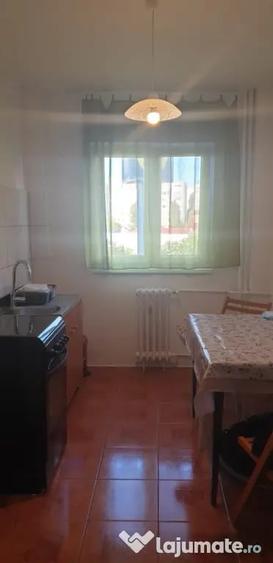 Apartament cu 2 camere decomandat în Tei