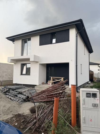 Casă cu 4 camere în Central