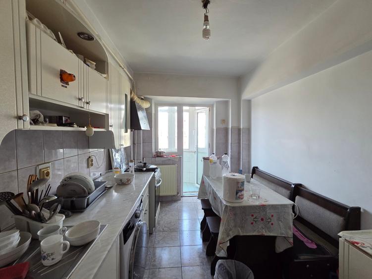 Apartament cu 3 camere decomandat în Central