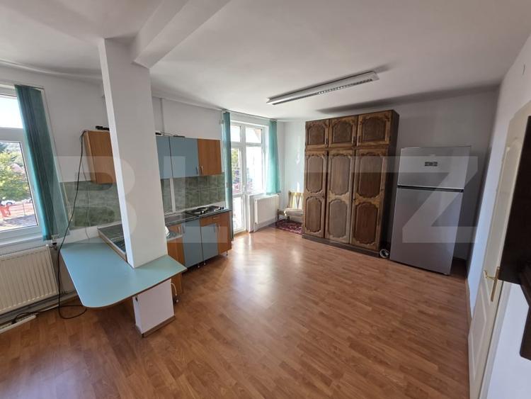 Apartament cu 3 camere semidecomandat, mobilat în Gheorgheni