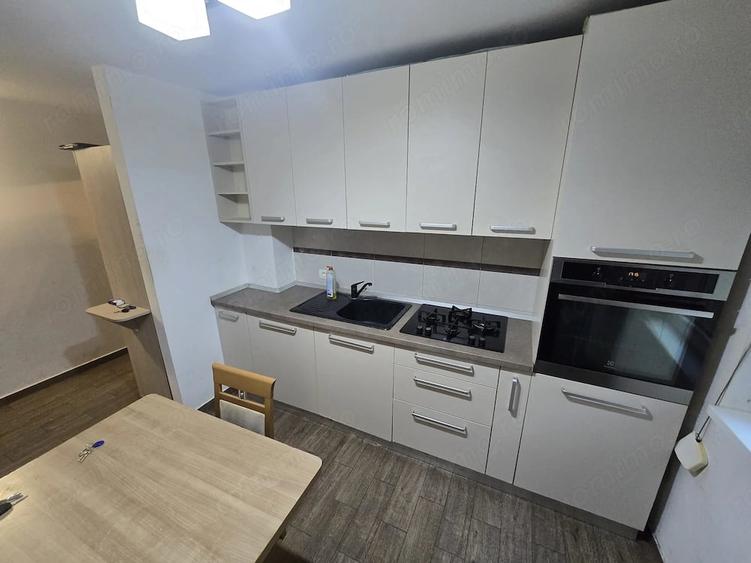 Apartament cu 2 camere semidecomandat în Girocului