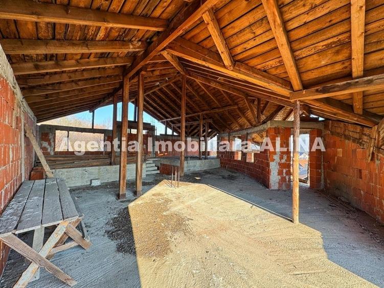 Casă cu 5 camere în Sântuhalm