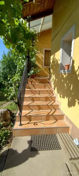Casă cu 3 camere cu Teren 398 Mp în Lipoveni