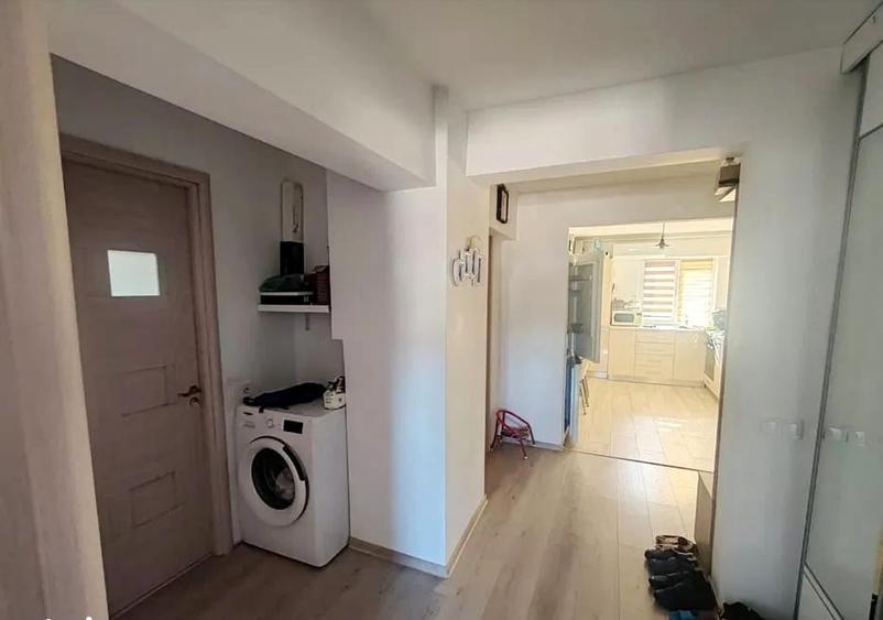 Apartament cu 3 camere decomandat în Est