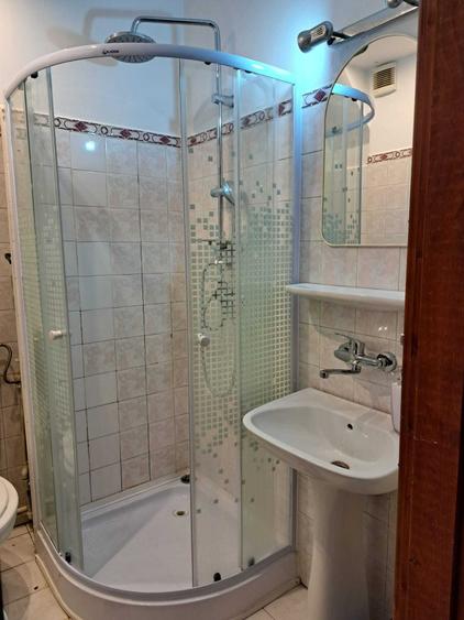 Apartament cu 4 camere decomandat în Jigodin-Băi