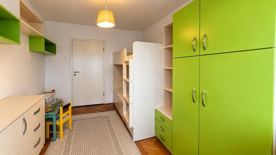 Apartament cu 3 camere decomandat, mobilat în Gării