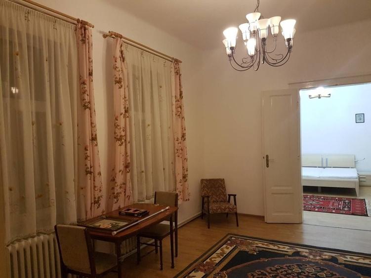 Casă cu 4 camere în Central