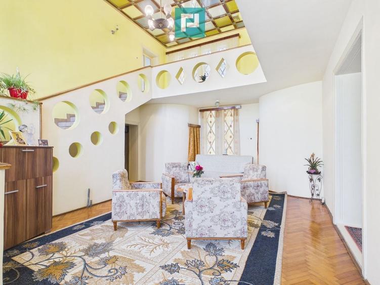 Casă individuală cu 10 camere cu Teren 503 Mp în Central