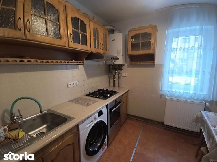 Apartament cu 2 camere semidecomandat, mobilat în Central