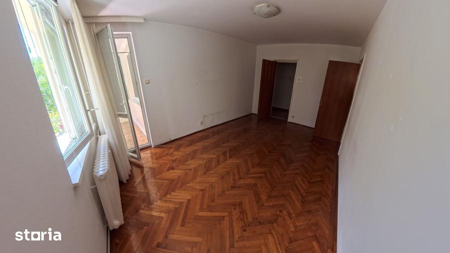 Apartament cu 3 camere semidecomandat în Titan