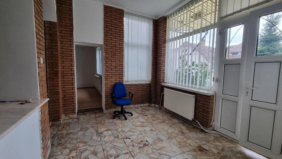 Casă individuală cu 7 camere cu Canalizare în Semicentral