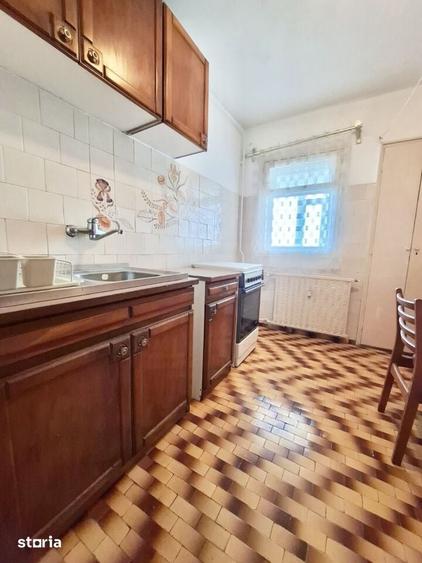 Apartament cu 4 camere semidecomandat, mobilat în Tei