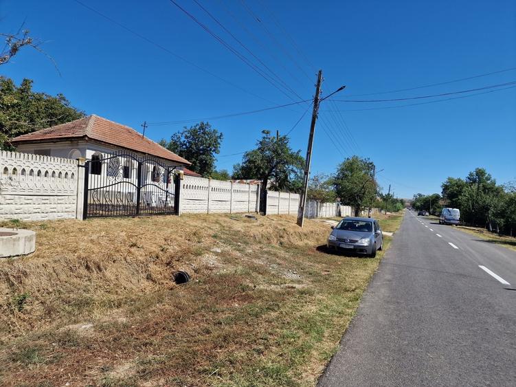 Casă cu 3 camere în Cotu