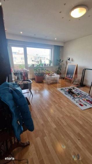 Apartament cu 4 camere în Astra