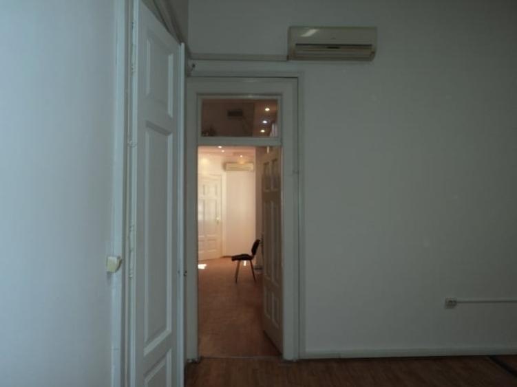 Apartament cu 5 camere semidecomandat în Unirii