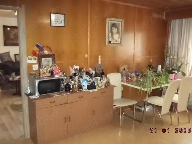 Apartament cu 3 camere decomandat în Lunei