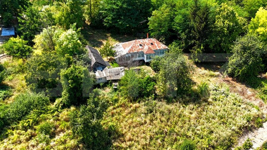 Casă individuală cu 4 camere cu Teren 3000 Mp în Răducăneni