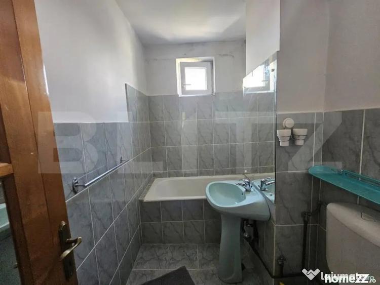 Apartament cu 3 camere decomandat în Calea Moldovei
