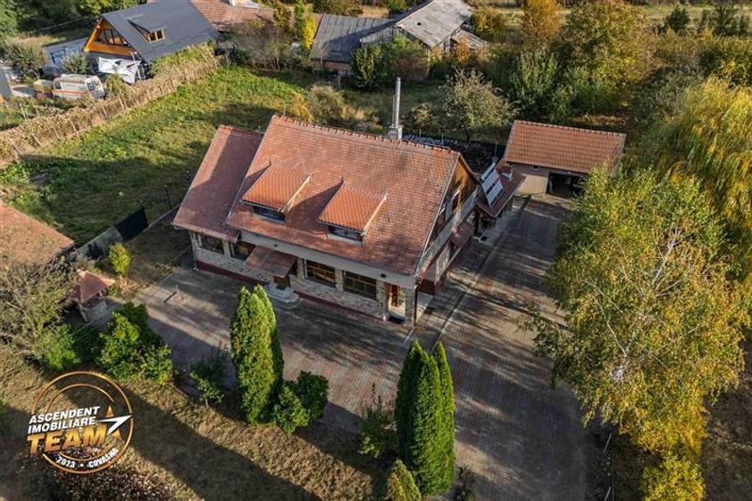 Casă individuală cu 5 camere cu Garaj în Exterior Est