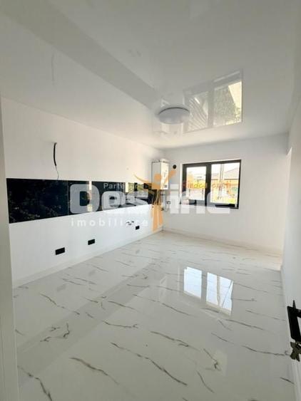 Duplex cu 4 camere cu Canalizare în Rediu