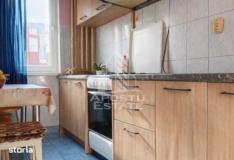 Apartament cu 2 camere, mobilat în Boul Roșu