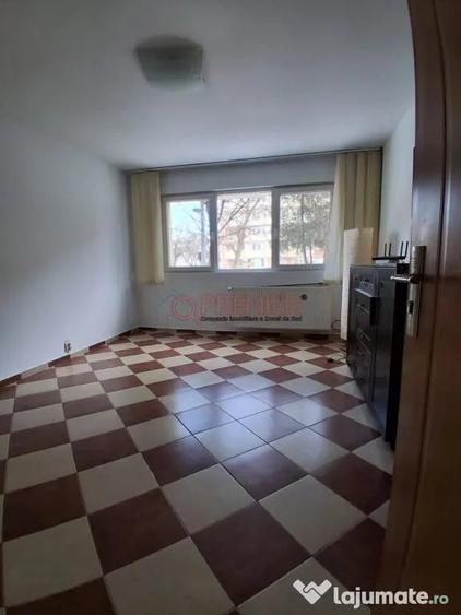 Garsonieră decomandată în Cantemir